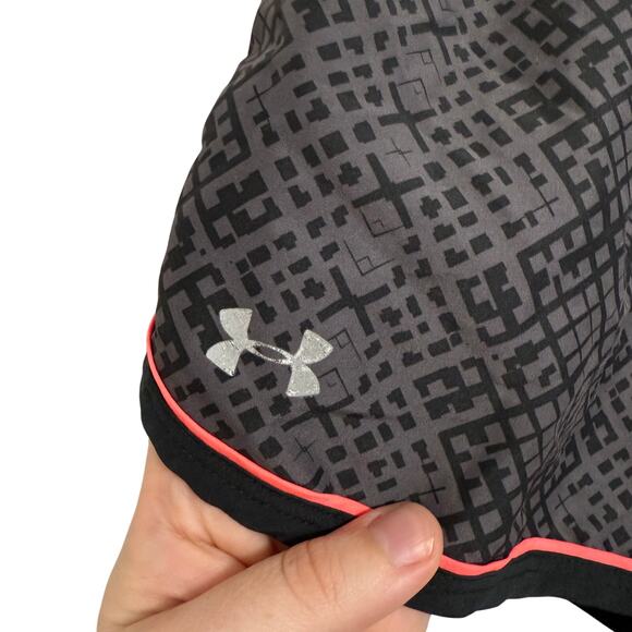 Under Armour Black Coral Athletic Womens Size Small Shorts Lightweight - Picture 3 of 6